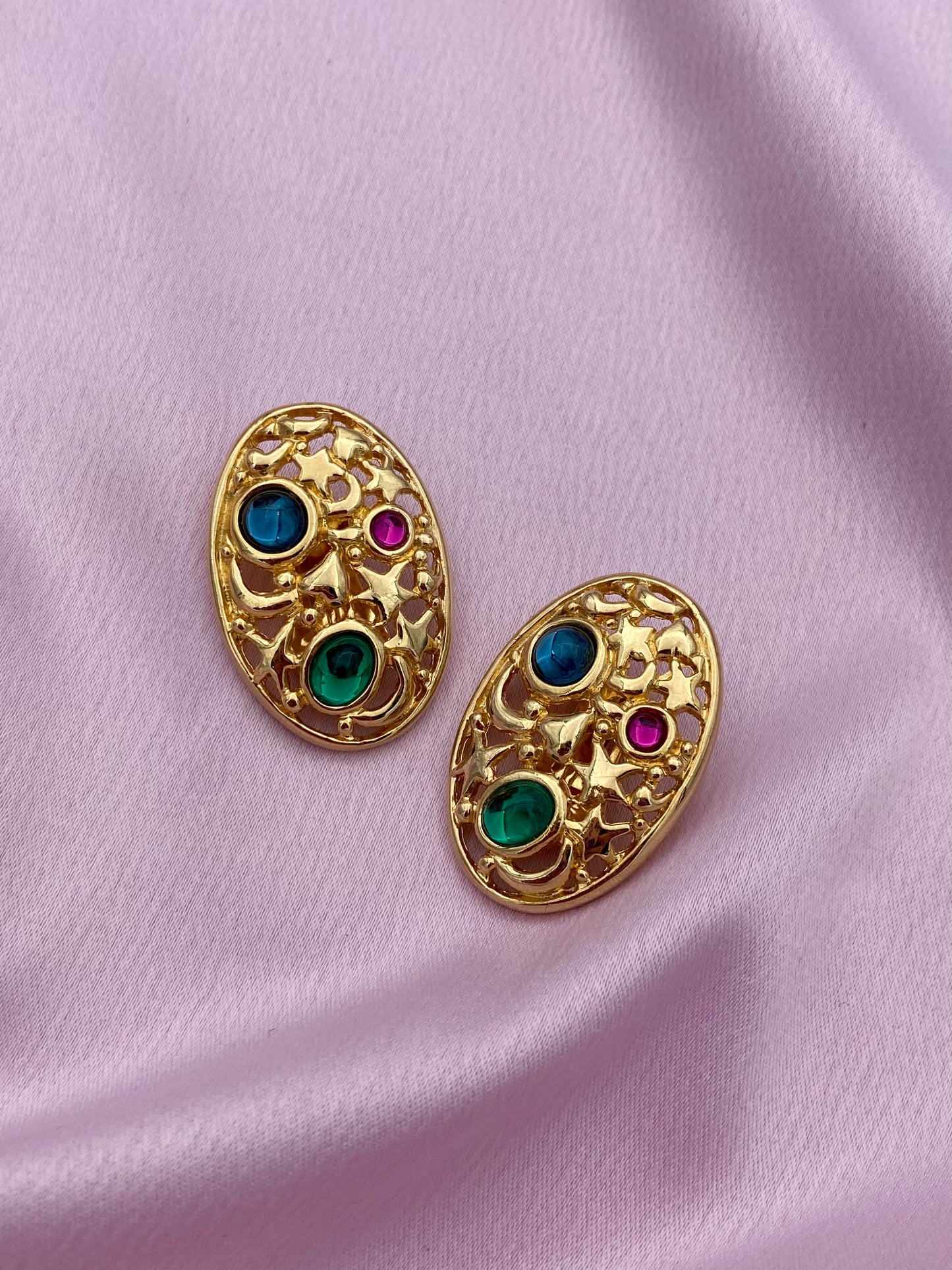 Boucles magnifiques à cabochons