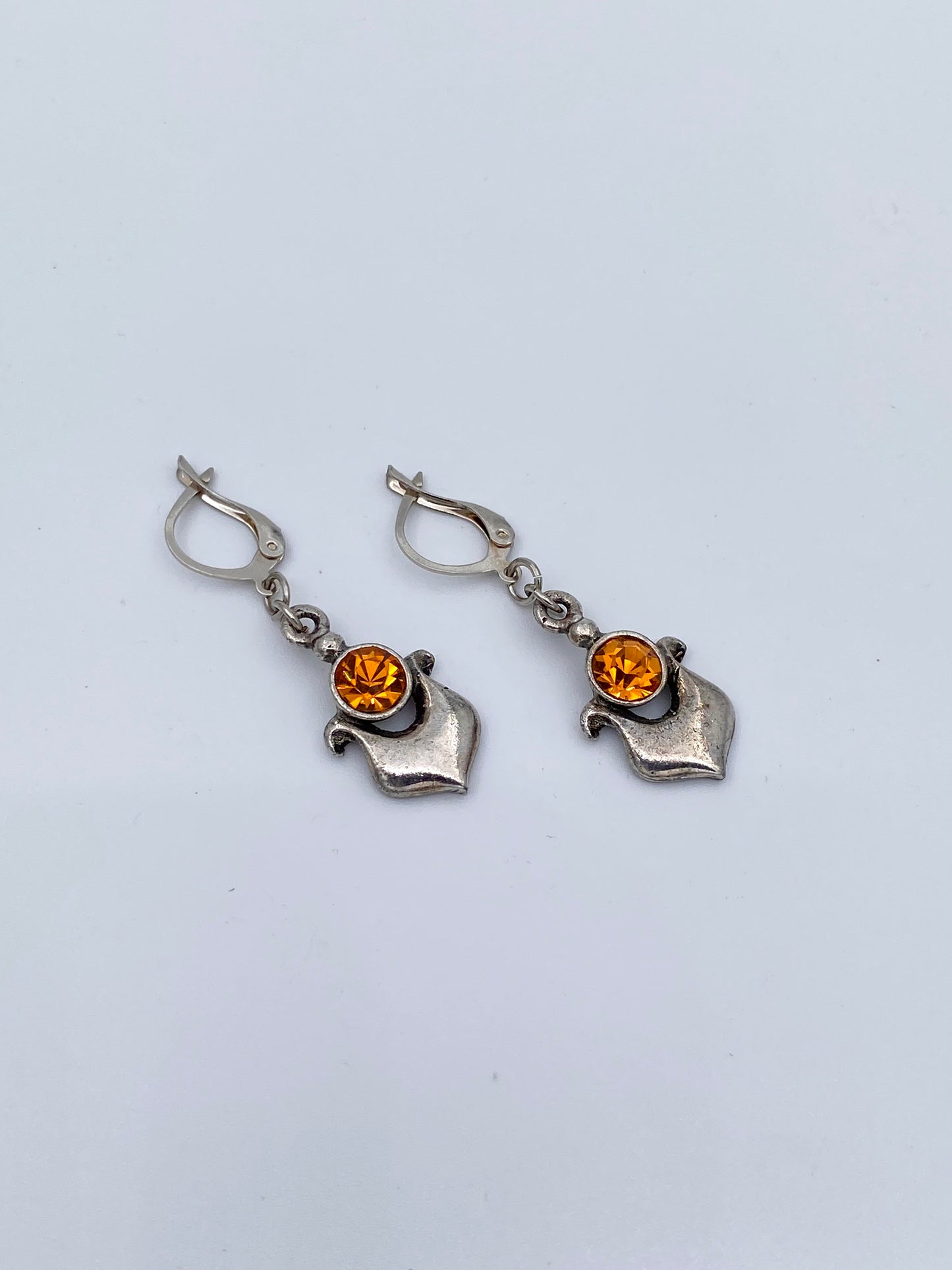 Boucles pendantes argentées