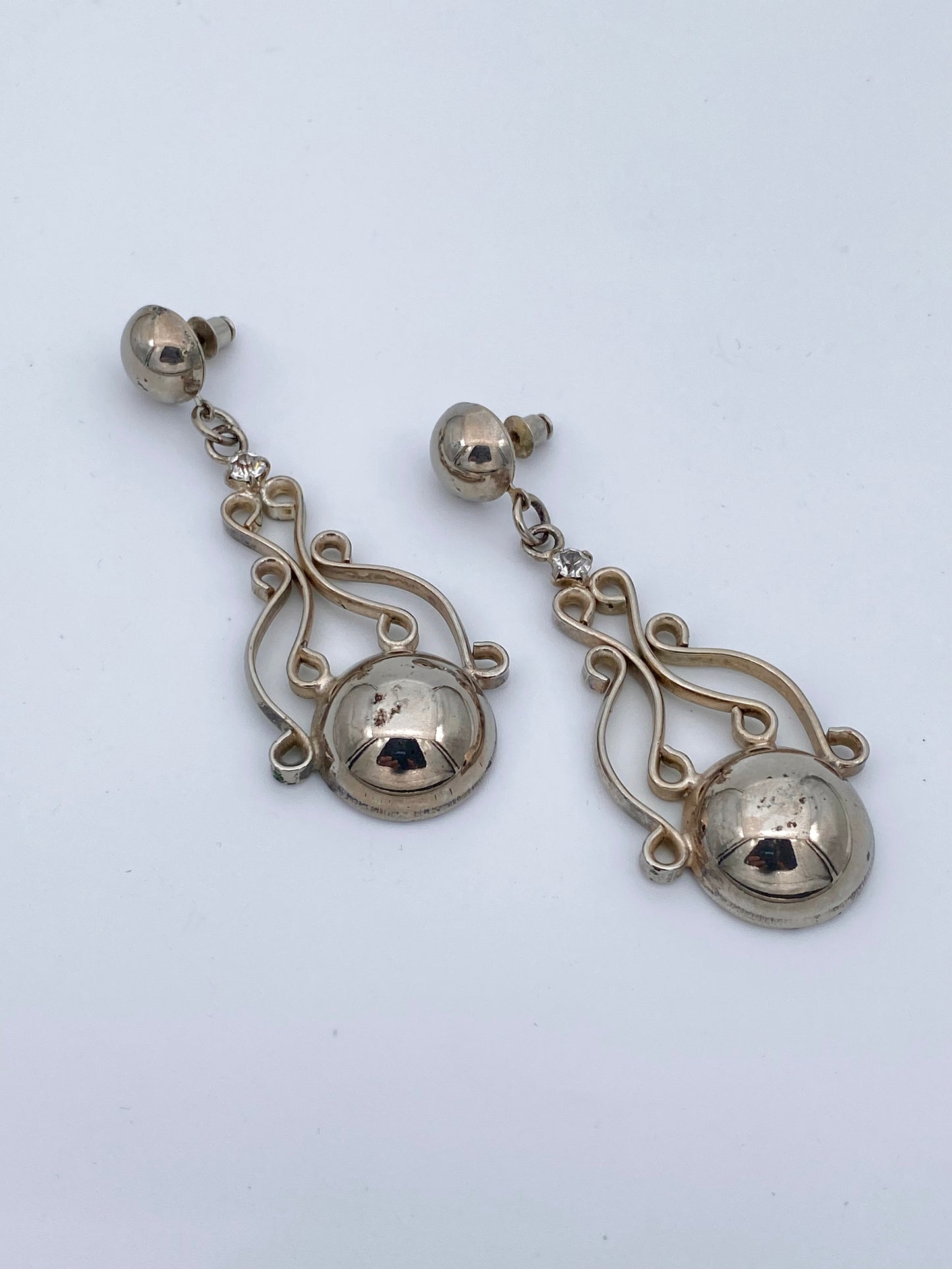 Boucles pendantes argentées