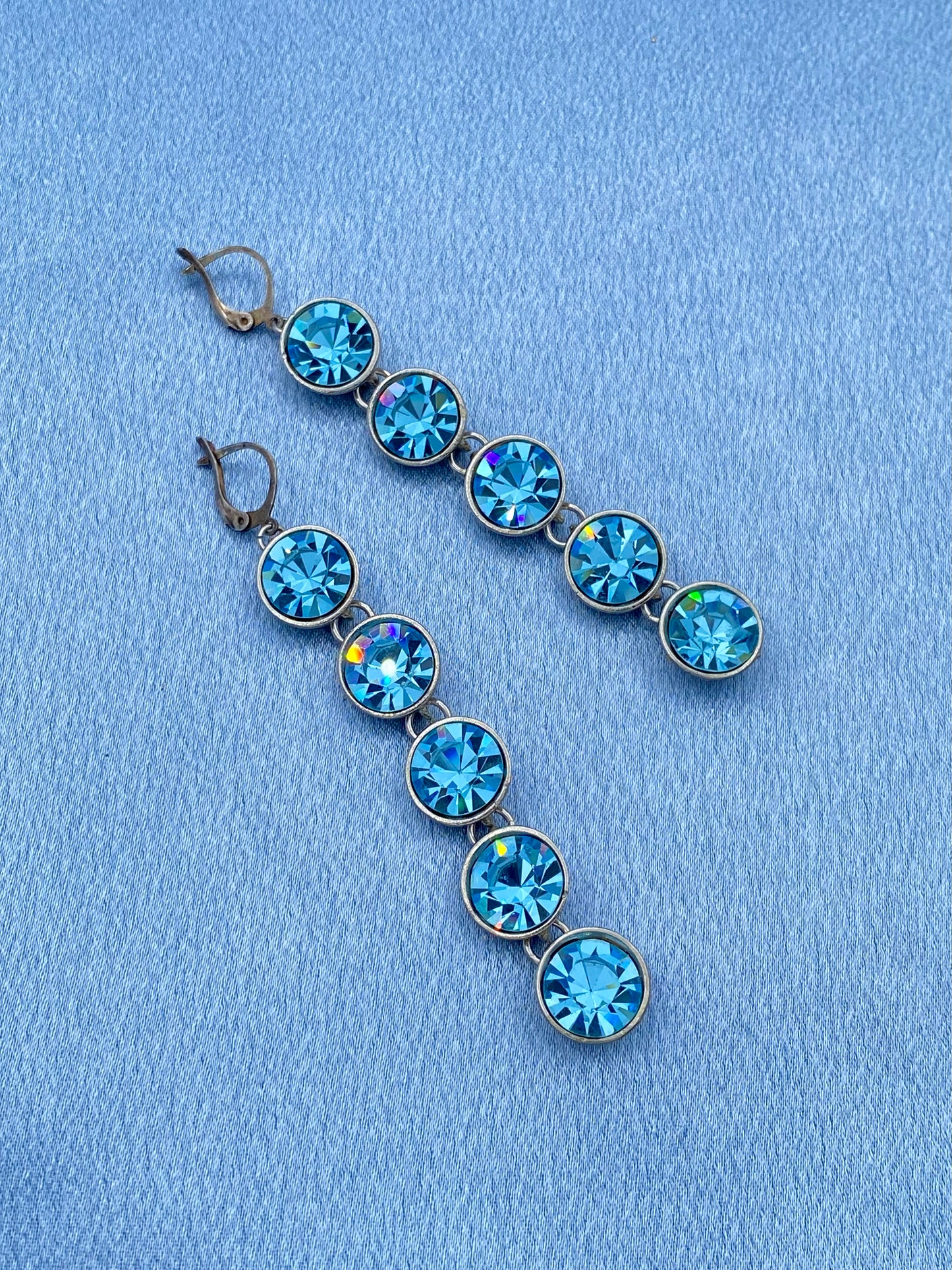Boucles pendantes cristaux
