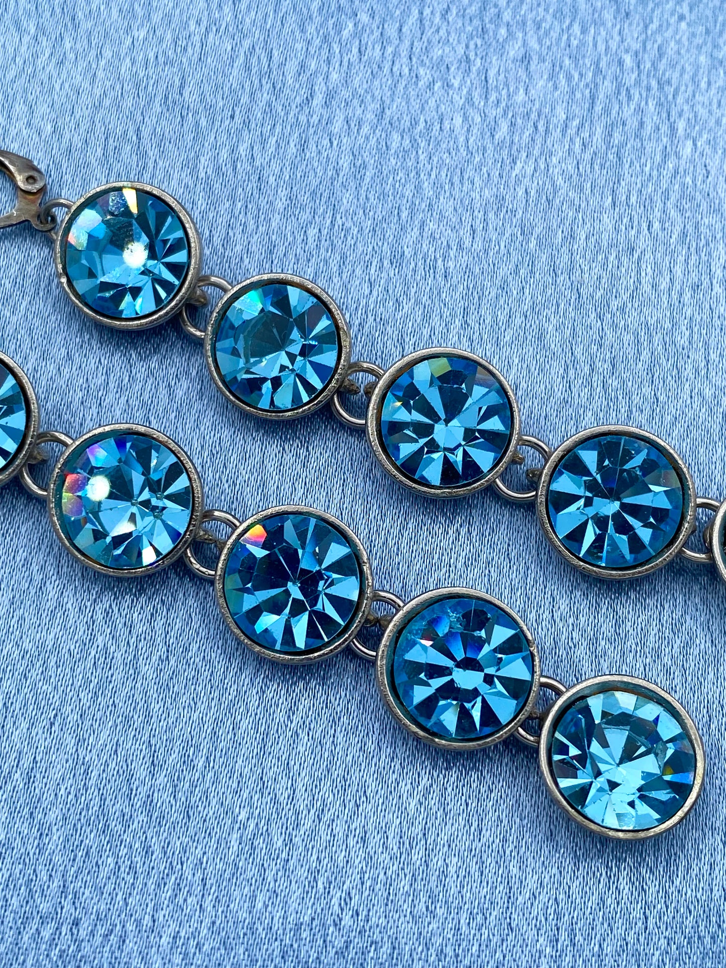 Boucles pendantes cristaux