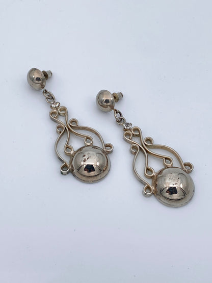 Boucles pendantes argentées